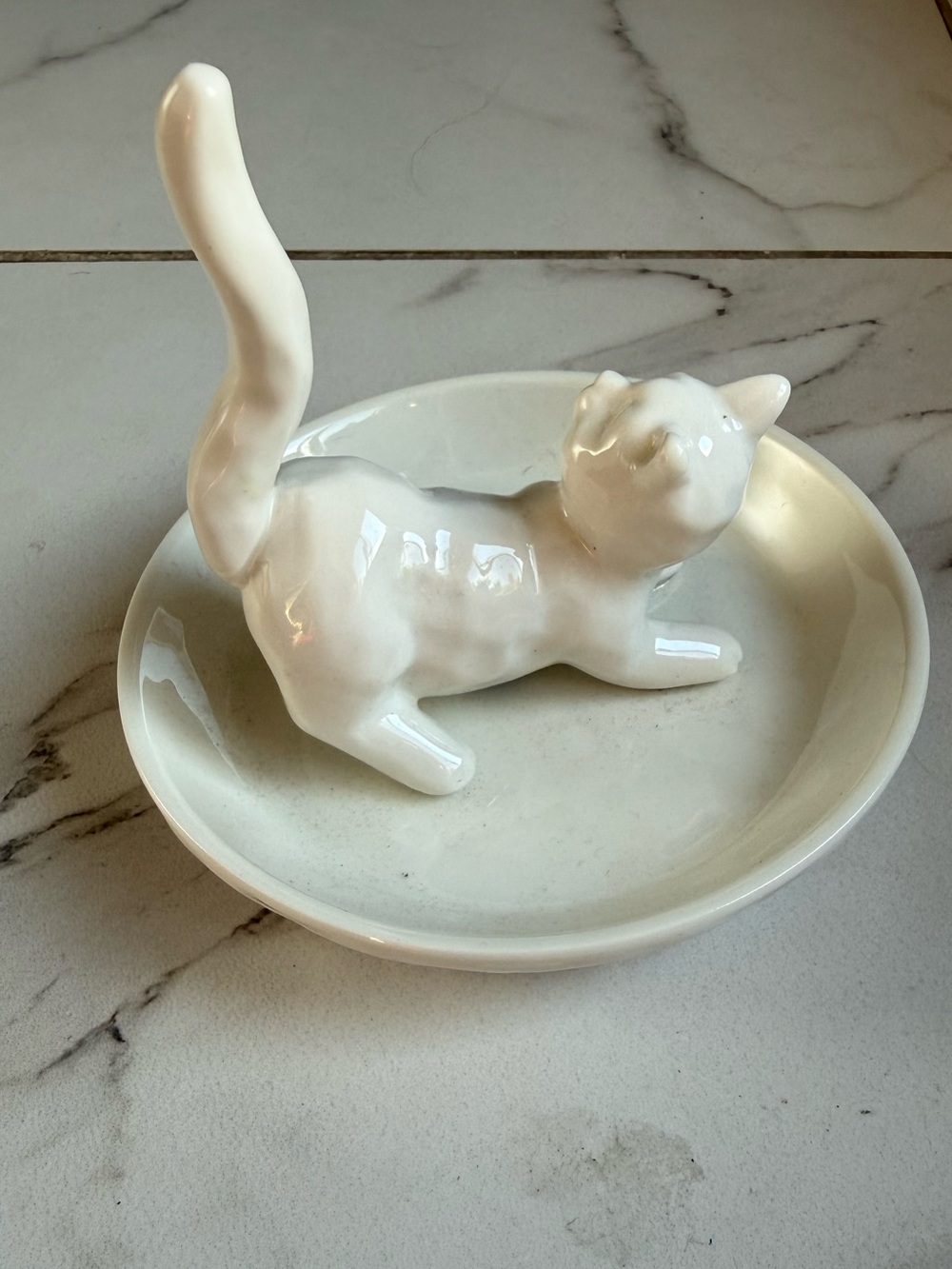 White Ceramic Cat Ring Dish Jewelry Holder - Picture 3 of 4